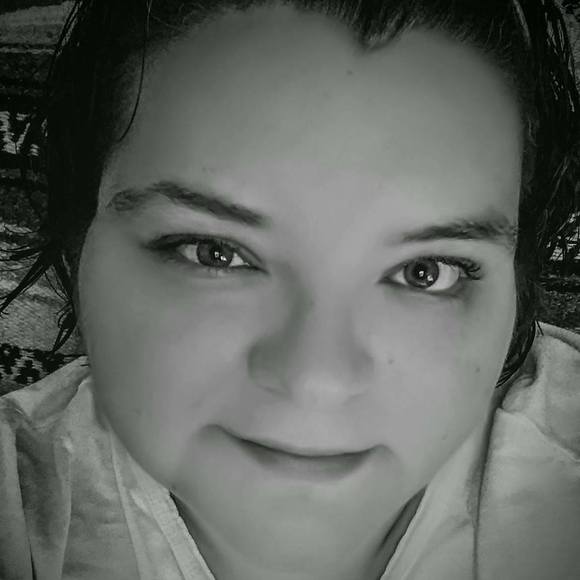 Meet your Posher, Amanda - Picture 1 of 1